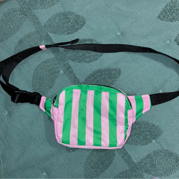💚 NWT BAGGU Puffy Belt Bag 🩷 - Picture 2 of 4